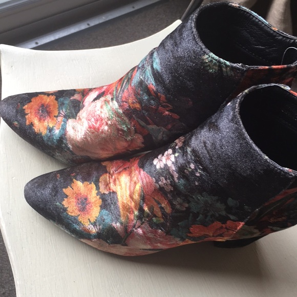 Yoki ladies colourful suede like size 10 ankle boots - Picture 15 of 15